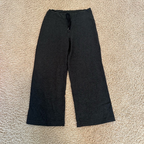 Lululemon loose crops - Picture 1 of 4